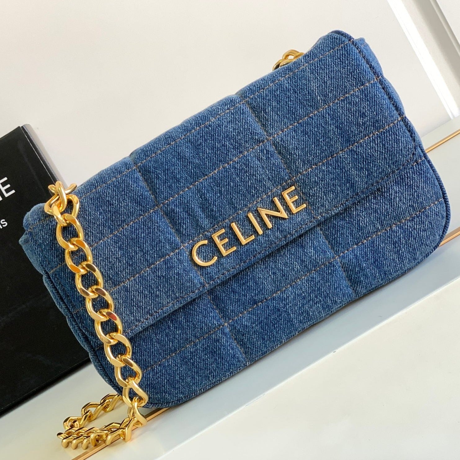 SAC À BANDOULIÈRE EN CUIR DENIM AVEC 24 CHAÎNES