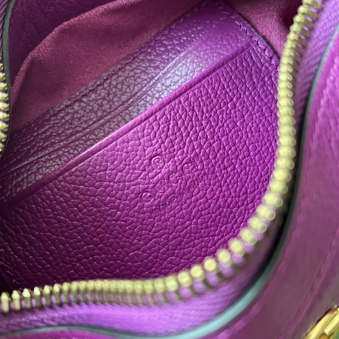 SAC À BANDOULIÈRE 25 EN CUIR DE VEAU VIOLET QUINCAILLERIE DORÉ