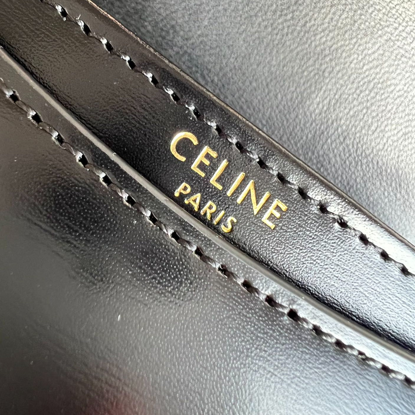 SAC À MAIN TRIOMPHE EN CUIR DE VEAU BRILLANT 18 NOIR