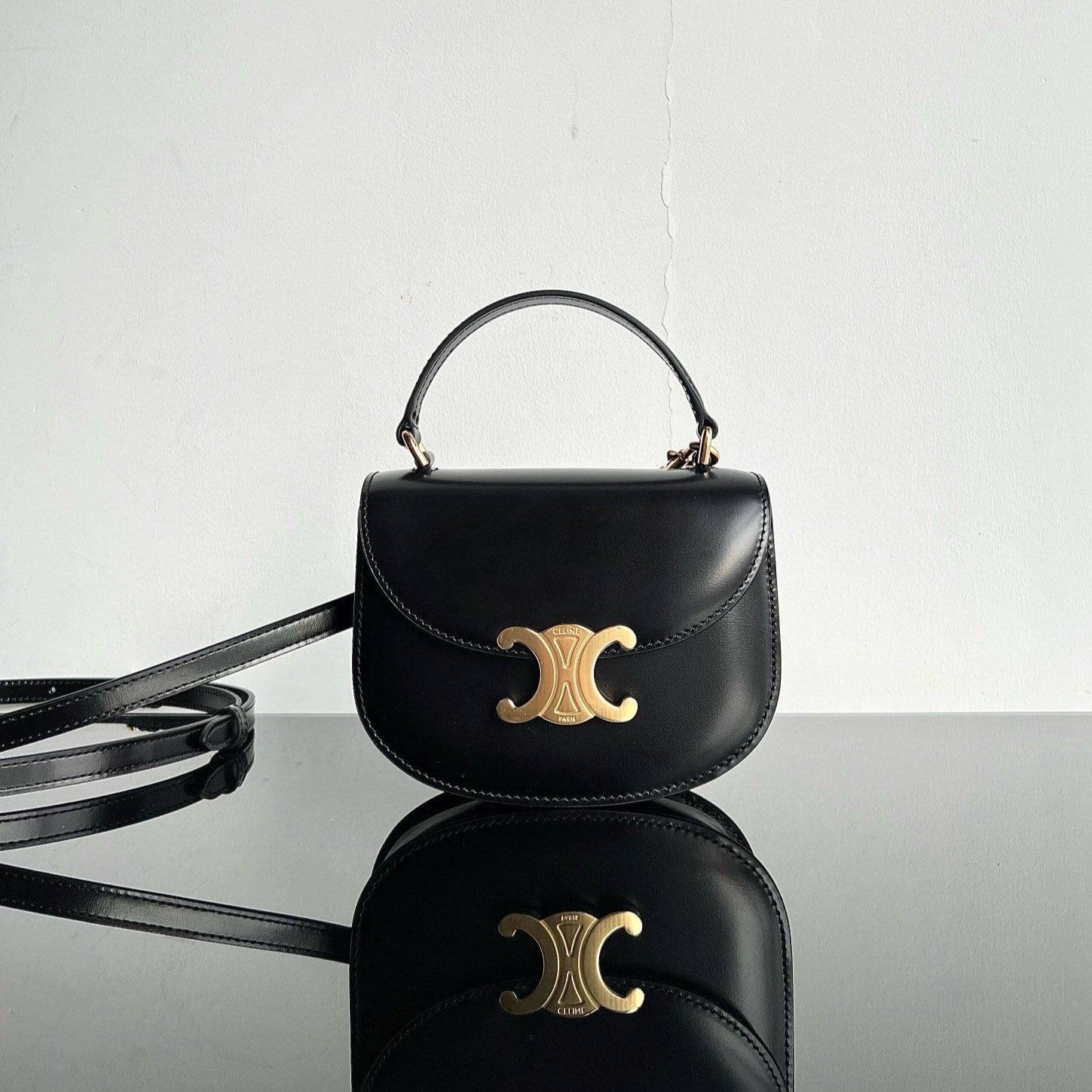 SAC À MAIN TRIOMPHE EN CUIR DE VEAU BRILLANT 18 NOIR
