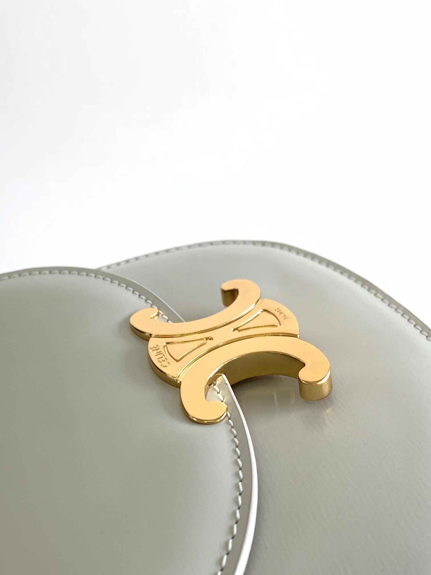 CHAINE TEEN BESACE TRIOMPHE 15,5CM CUIR DE VEAU GRIS