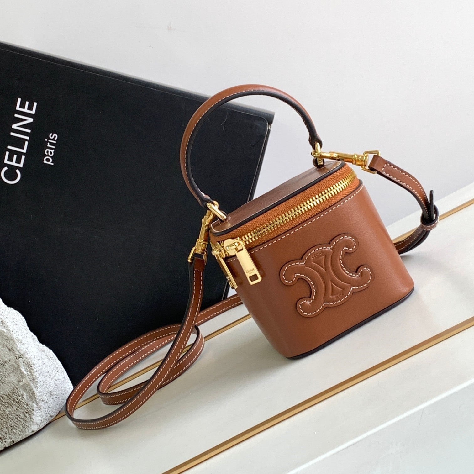 MINI TROUSSE DE VANITY TRIOMPHE EN CUIR DE VEAU TAN