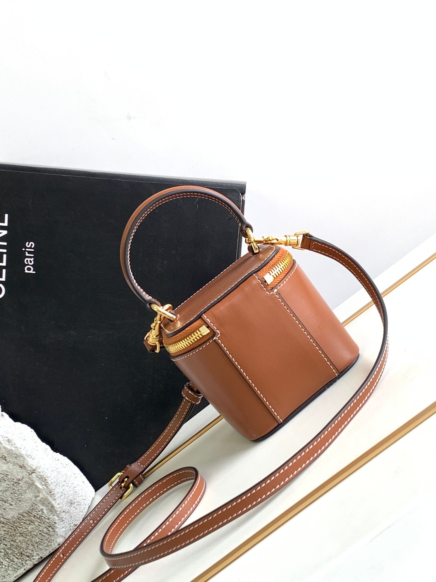 MINI TROUSSE DE VANITY TRIOMPHE EN CUIR DE VEAU TAN