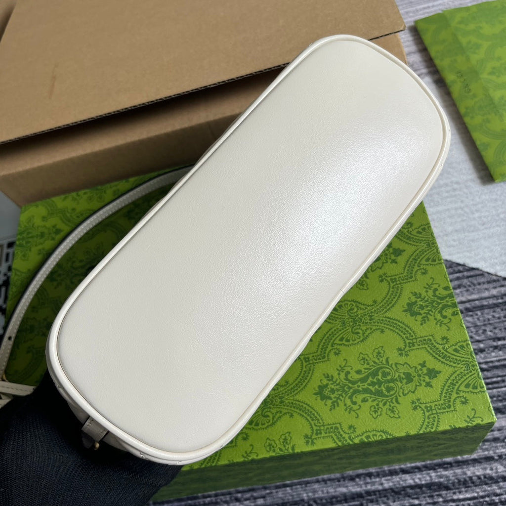 SAC À MAIN GG MARMONT SMALL 23 EN CUIR DE VEAU BLANC AVEC LOGO DORÉ
