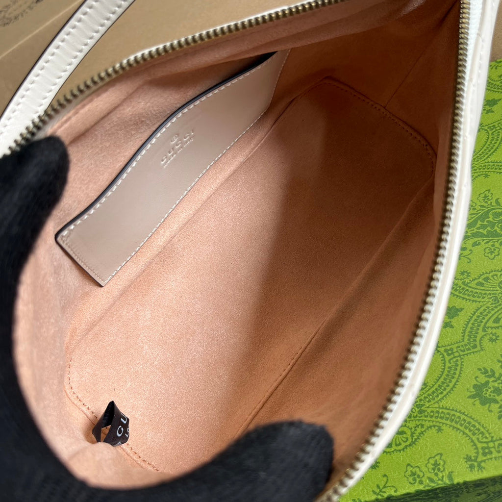SAC À MAIN GG MARMONT SMALL 23 EN CUIR DE VEAU BLANC AVEC LOGO DORÉ
