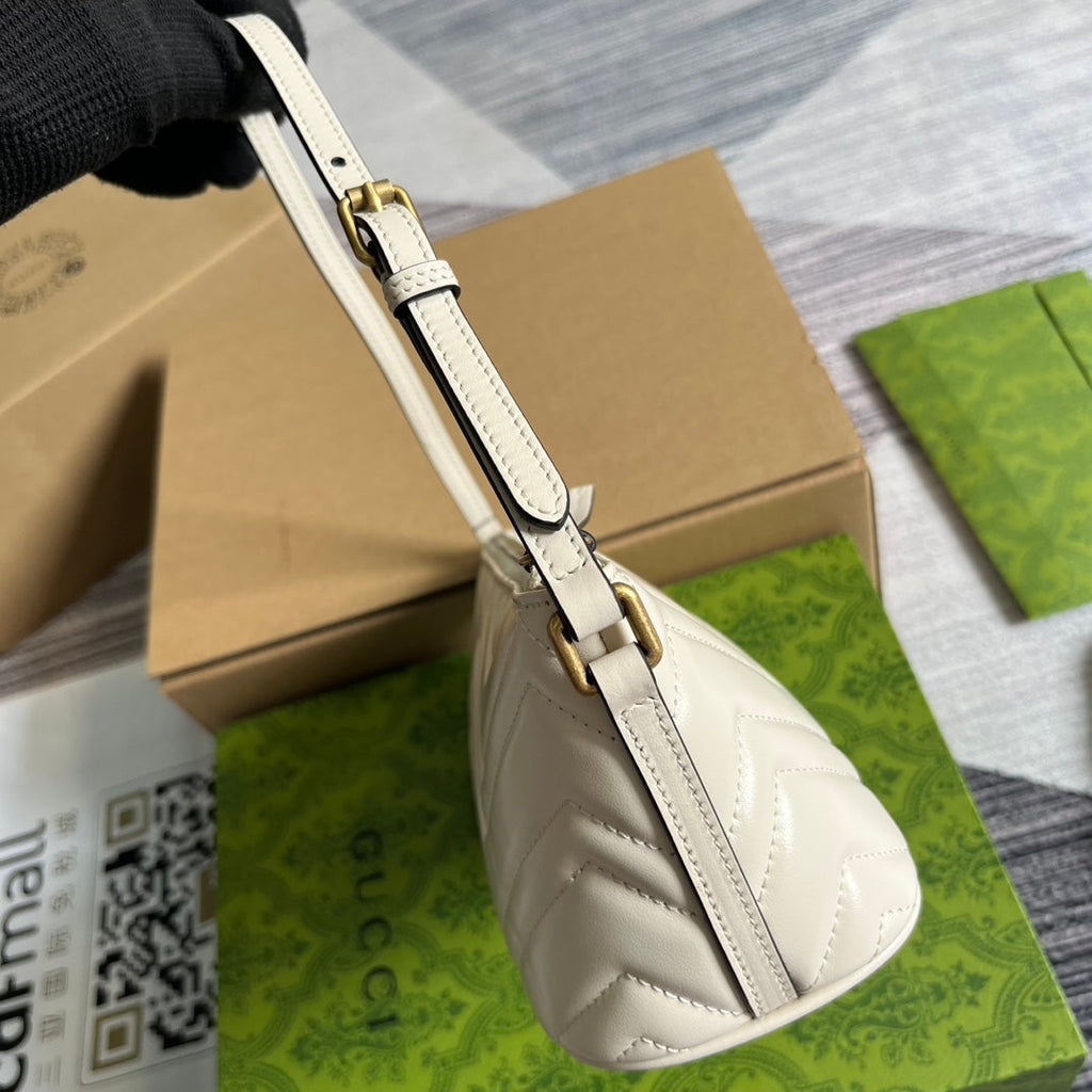 SAC À MAIN GG MARMONT SMALL 23 EN CUIR DE VEAU BLANC AVEC LOGO DORÉ