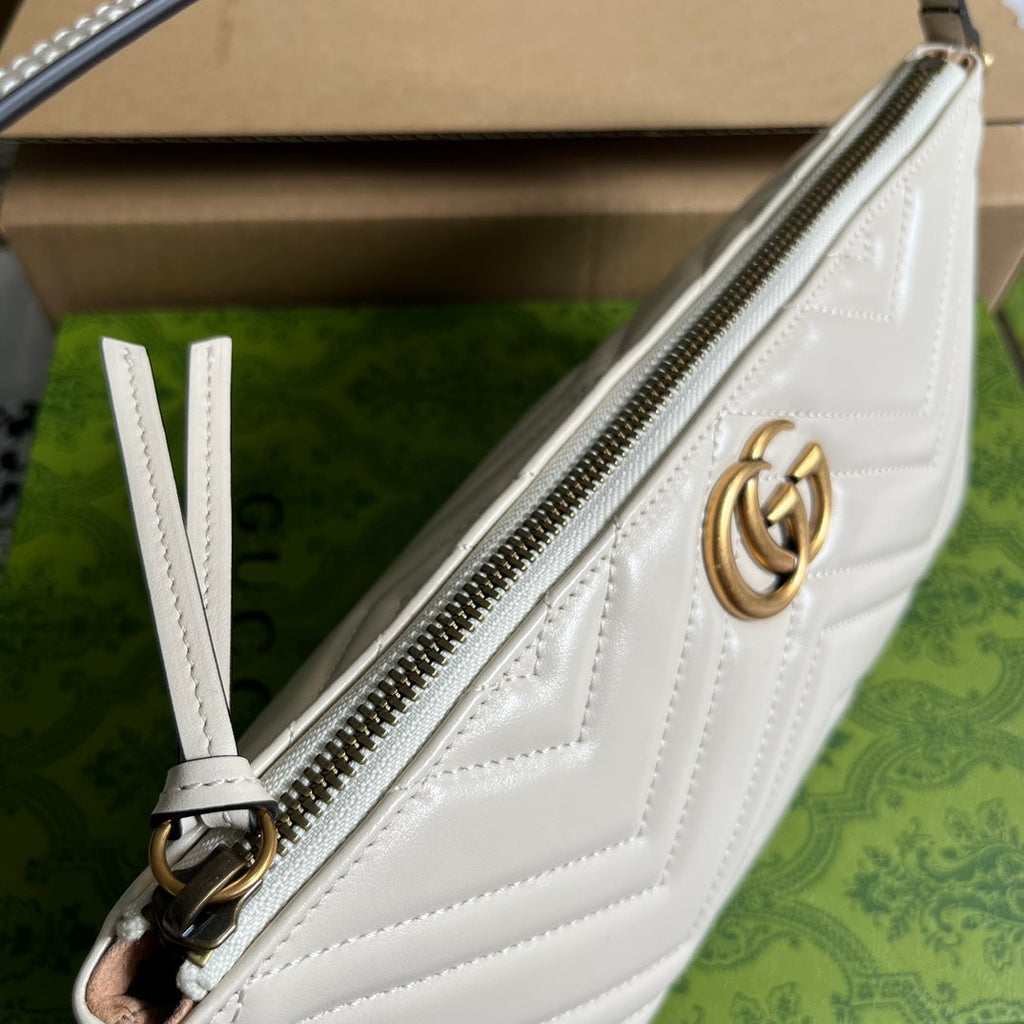 SAC À MAIN GG MARMONT SMALL 23 EN CUIR DE VEAU BLANC AVEC LOGO DORÉ