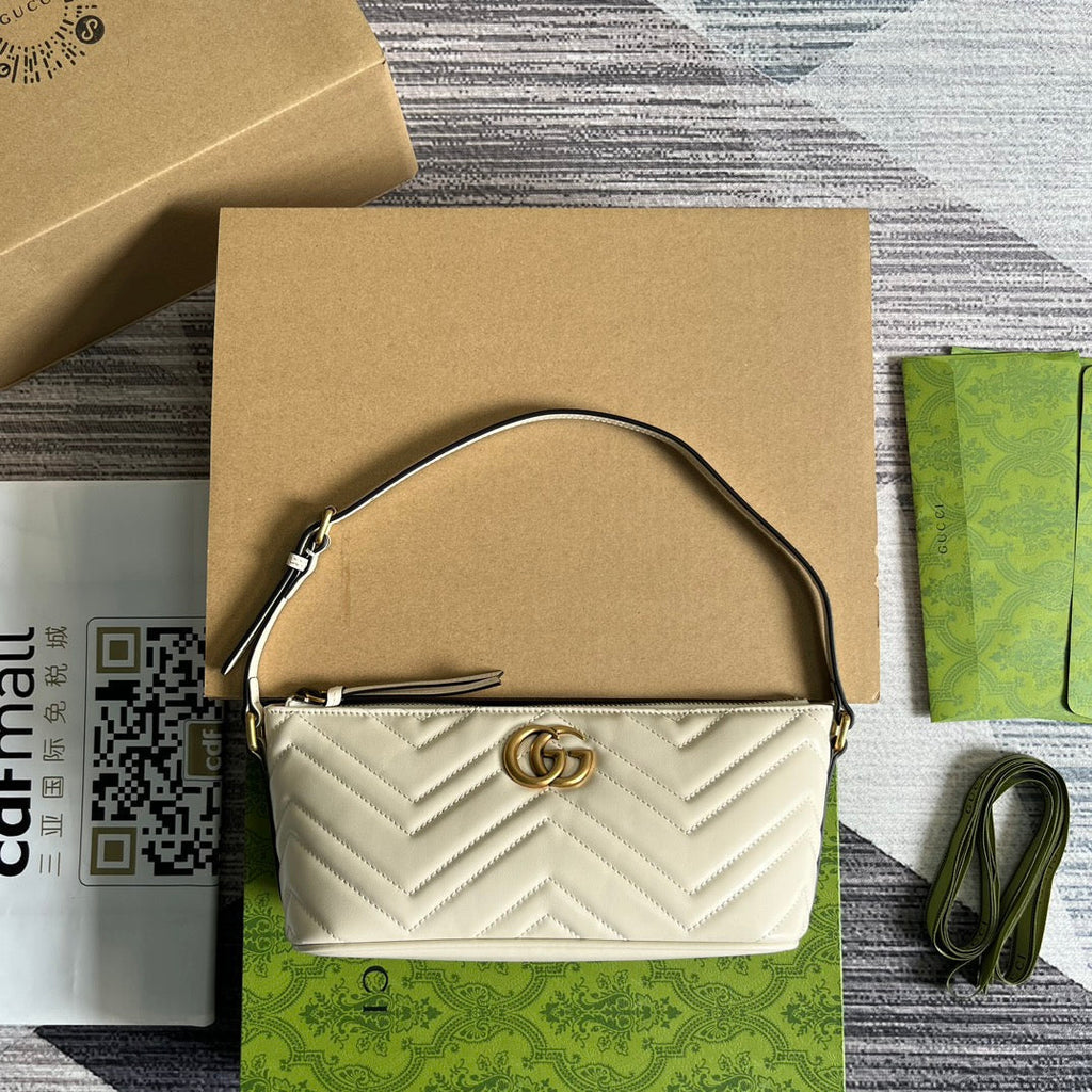 SAC À MAIN GG MARMONT SMALL 23 EN CUIR DE VEAU BLANC AVEC LOGO DORÉ