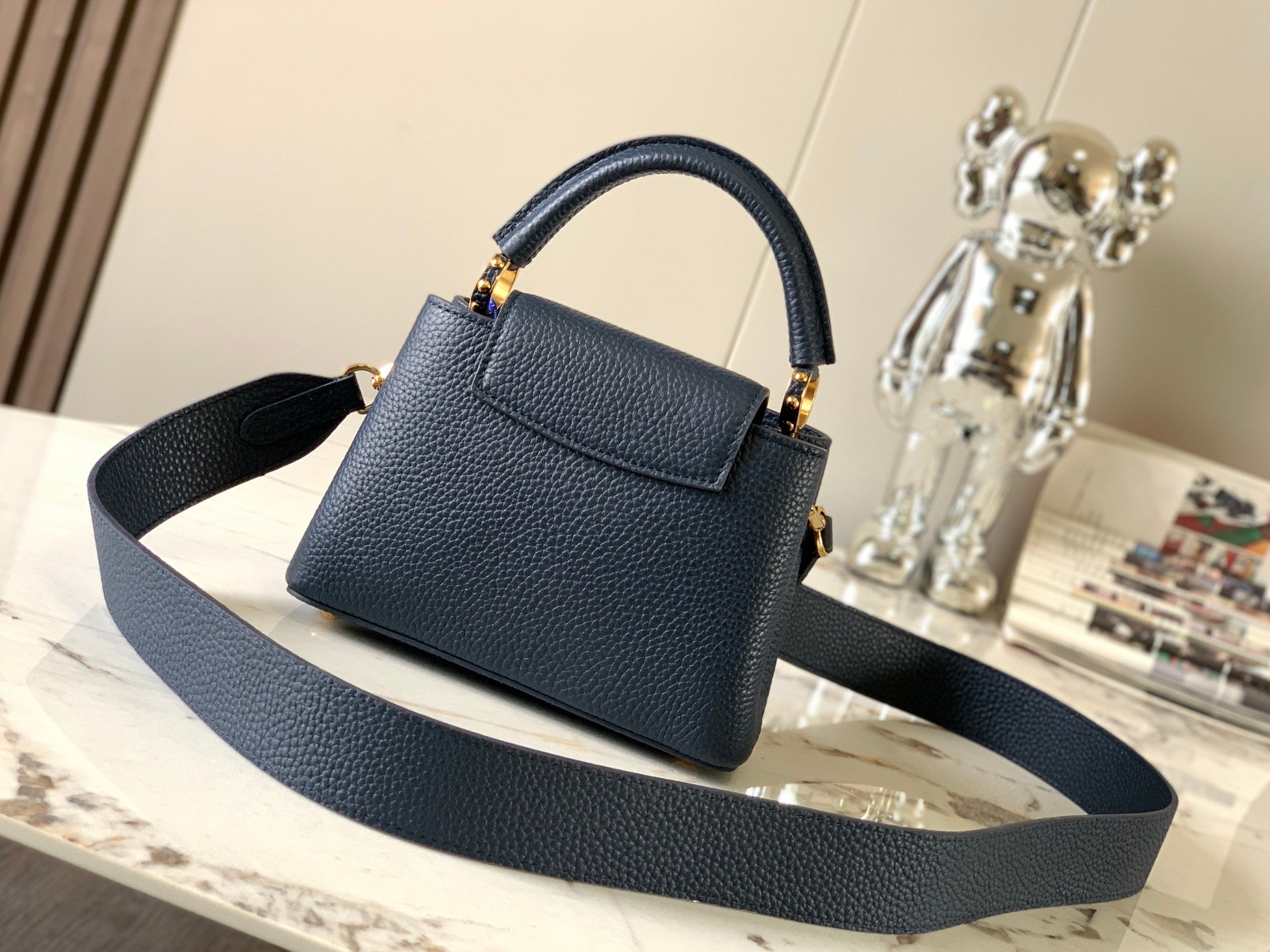 CAPUCINES MINI 21 BLEU NUIT CUIR TAURILLON QUINCAILLERIE DORÉ