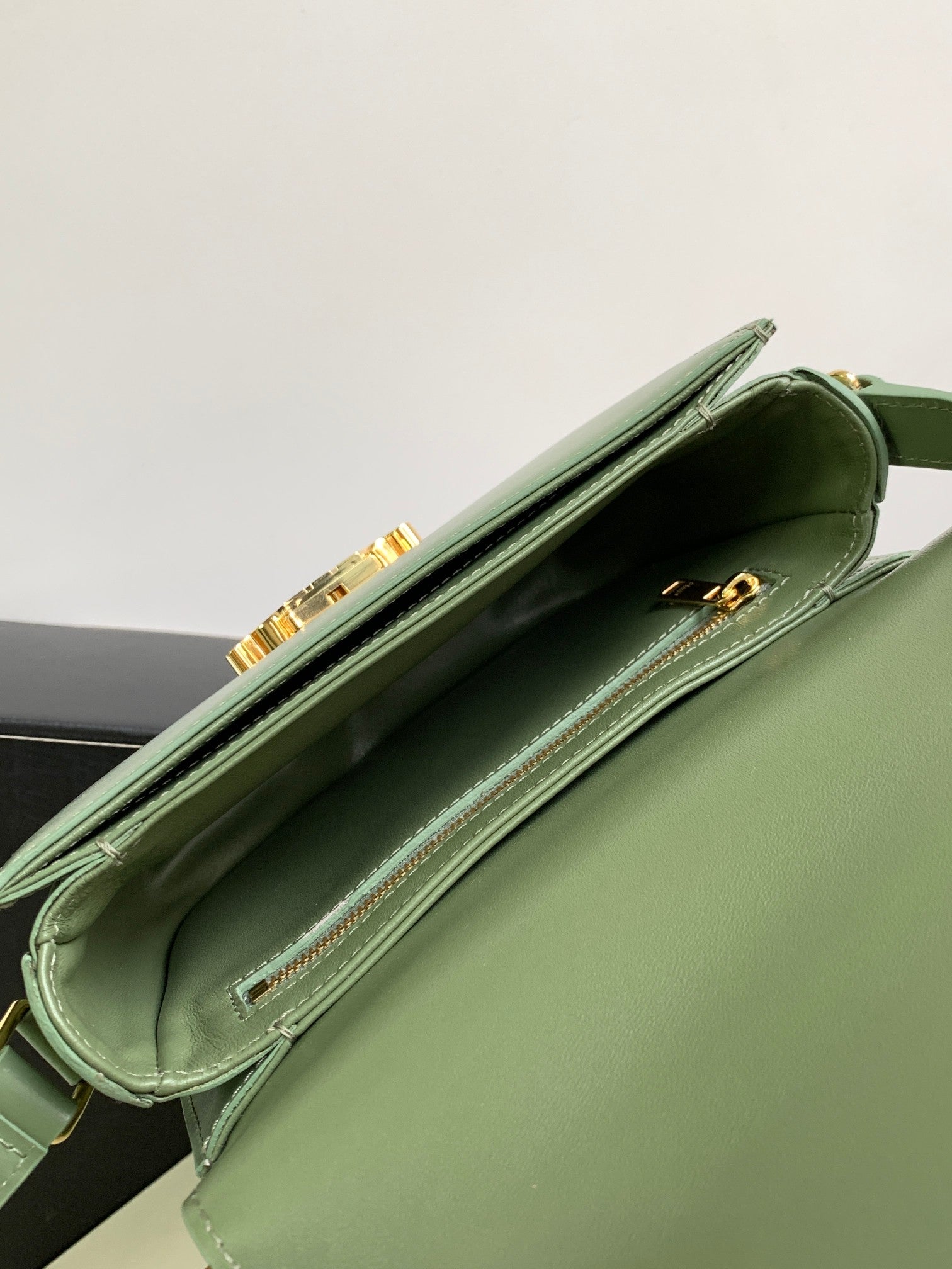 TEEN BESACE TRIOMPHE 18.5 CUIR DE VEAU VERT KAKI