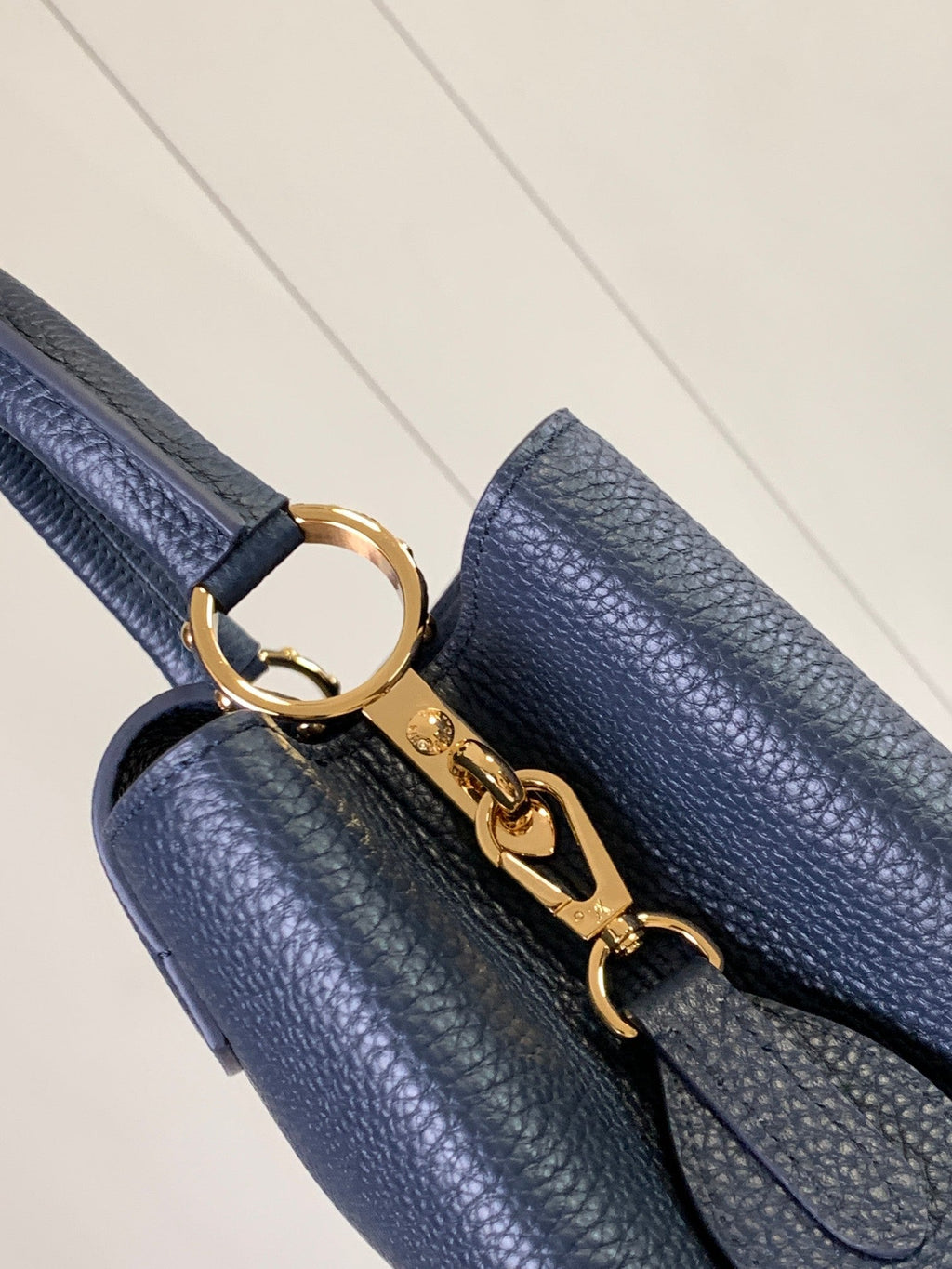 CAPUCINES MM 31.5 MIDNIGHT BLUE TAURILLON LEATHER GOLD HARDWARE