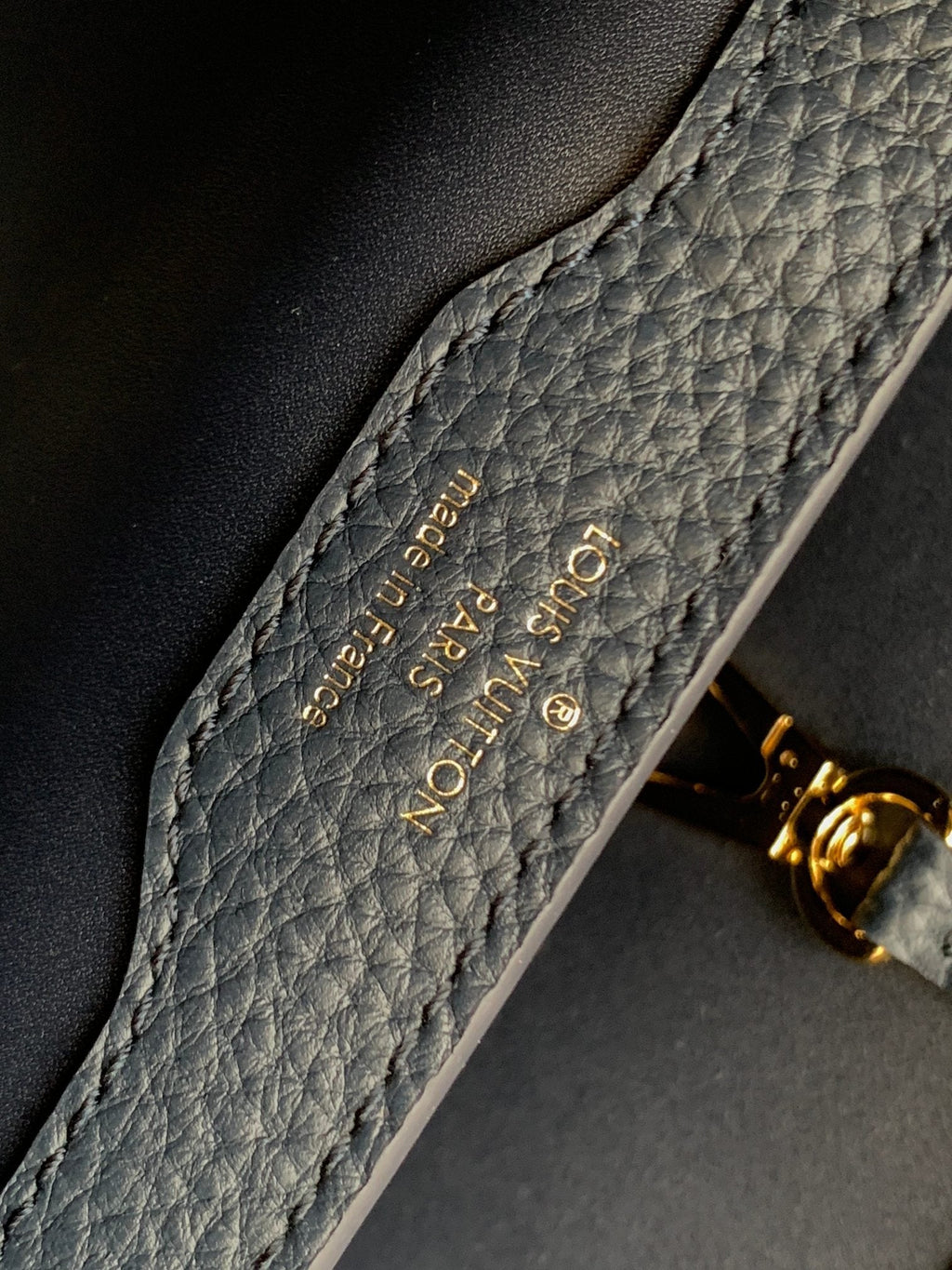 CAPUCINES MM 31.5 MIDNIGHT BLUE TAURILLON LEATHER GOLD HARDWARE