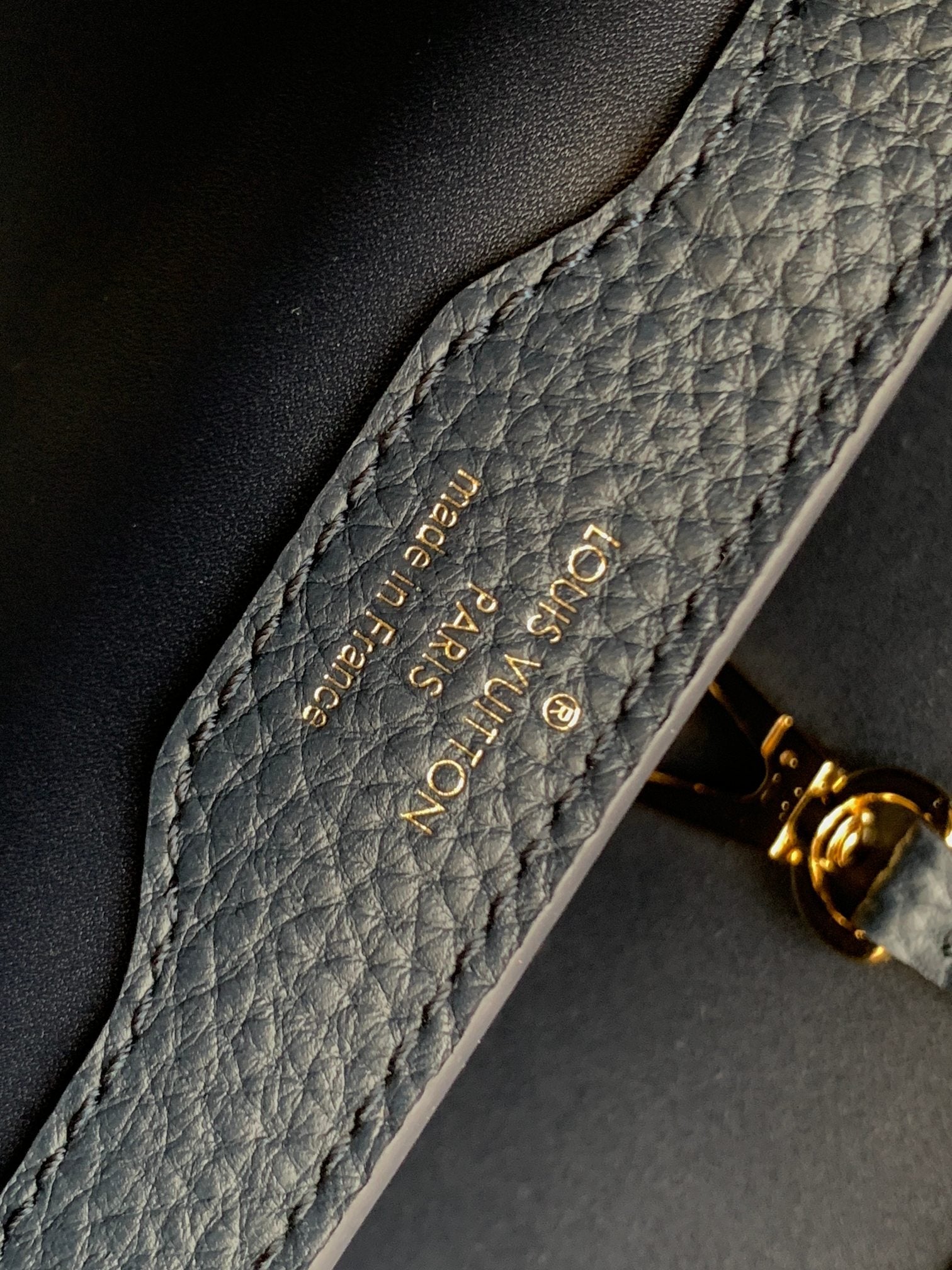 CAPUCINES MM 31.5 MIDNIGHT BLUE TAURILLON LEATHER GOLD HARDWARE