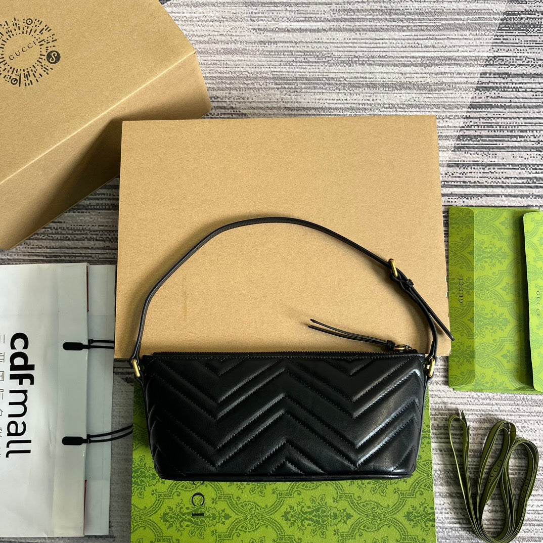 SAC À MAIN GG MARMONT SMALL 23 EN CUIR DE VEAU NOIR AVEC LOGO DORÉ