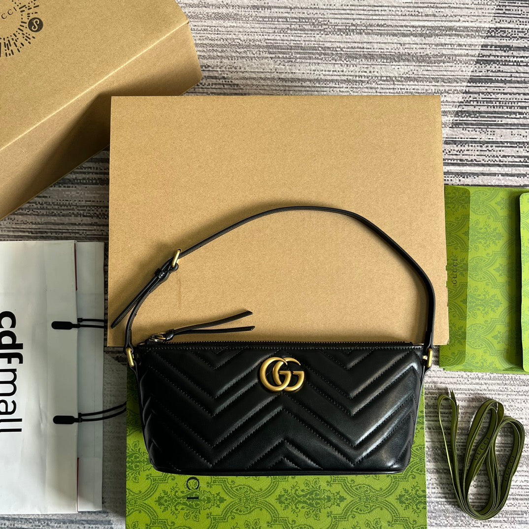 SAC À MAIN GG MARMONT SMALL 23 EN CUIR DE VEAU NOIR AVEC LOGO DORÉ