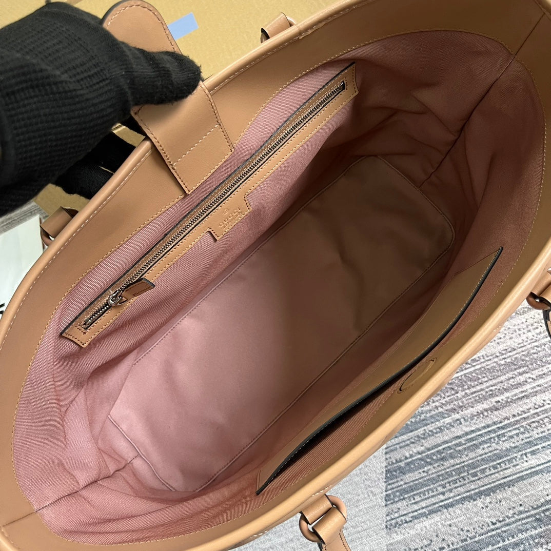 Grand sac fourre-tout GG Marmont 38 en cuir de veau camel beige