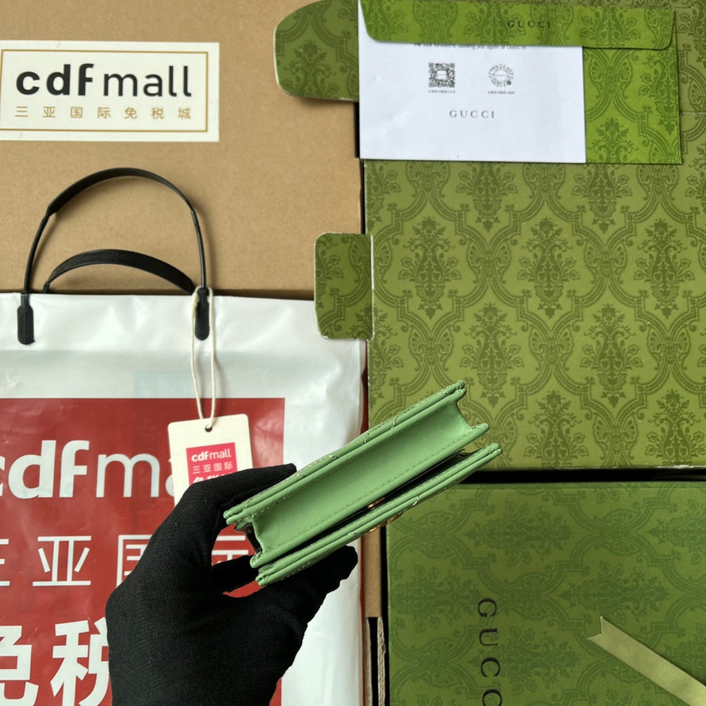 PORTEFEUILLE MATELASSÉ MARMONT 11 EN CUIR D'AGNEAU VERT CLAIR