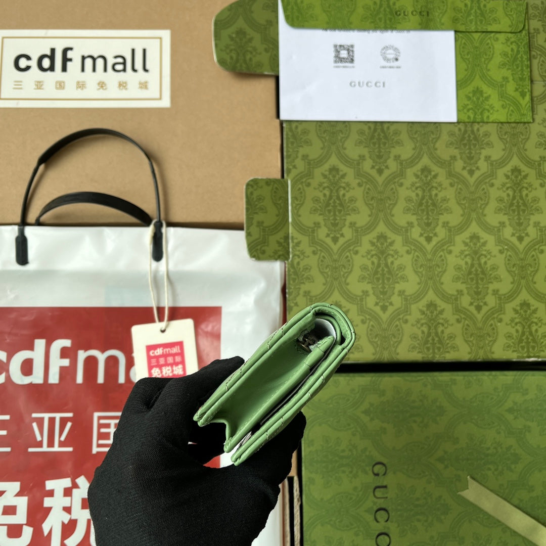 PORTEFEUILLE MATELASSÉ MARMONT 11 EN CUIR D'AGNEAU VERT CLAIR