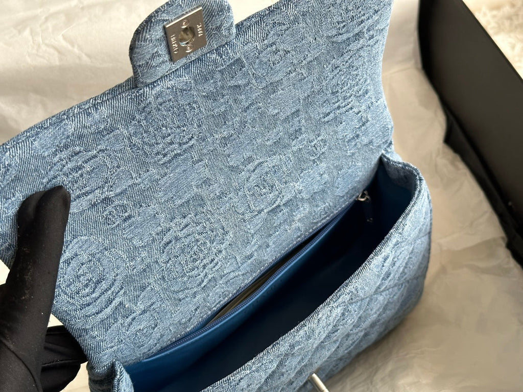 SAC À RABAT CC 19 CM BLEU DENIM QUINCAILLERIE ARGENTÉE 
