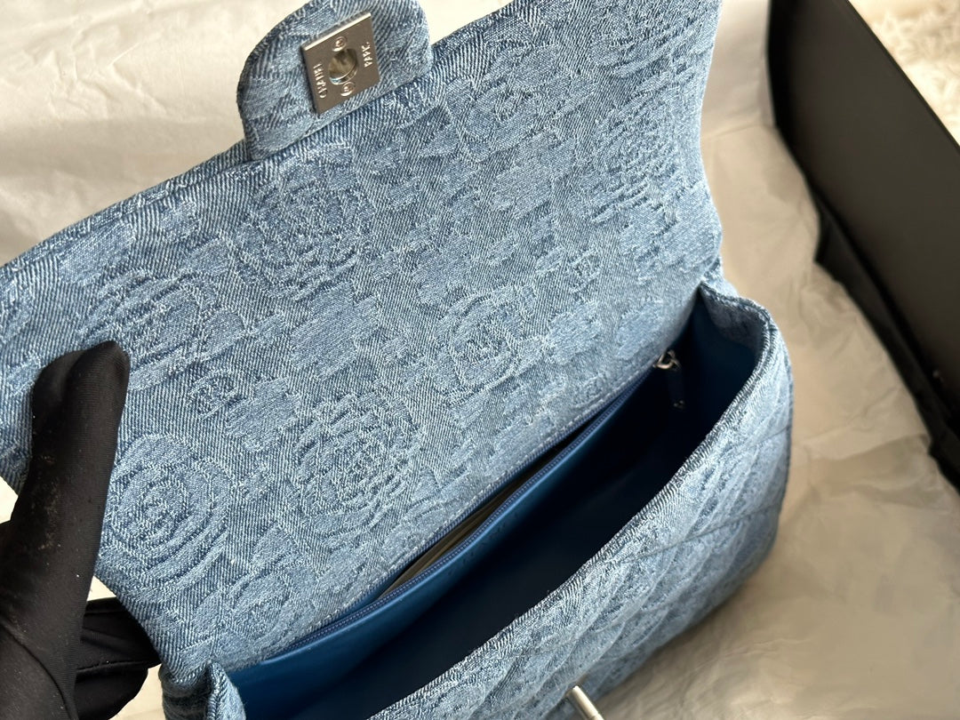 SAC À RABAT CC 19 CM BLEU DENIM QUINCAILLERIE ARGENTÉE 