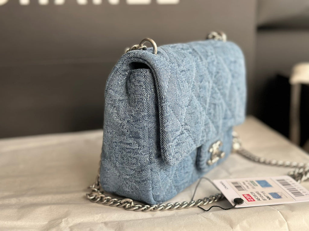 SAC À RABAT CC 14 CM BLEU DENIM QUINCAILLERIE ARGENTÉE 