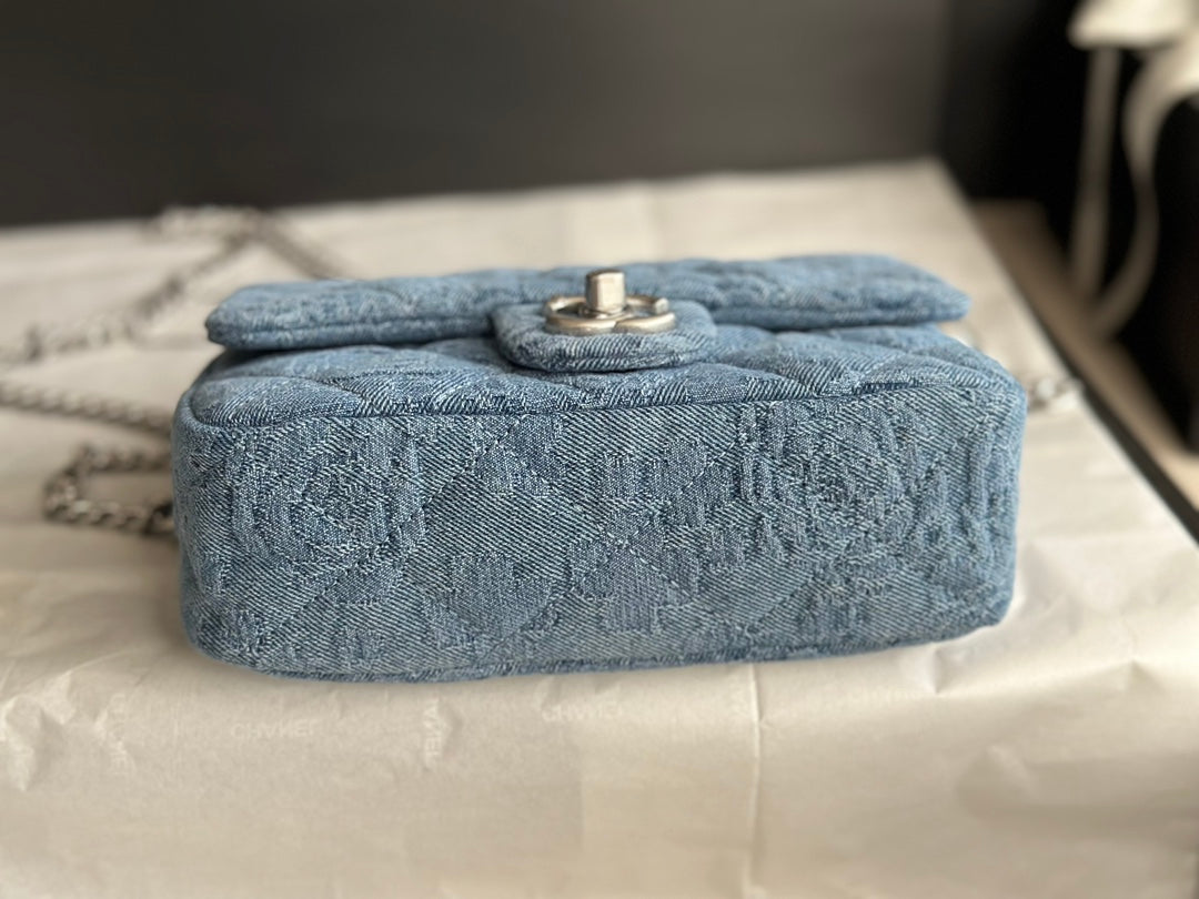 SAC À RABAT CC 14 CM BLEU DENIM QUINCAILLERIE ARGENTÉE 