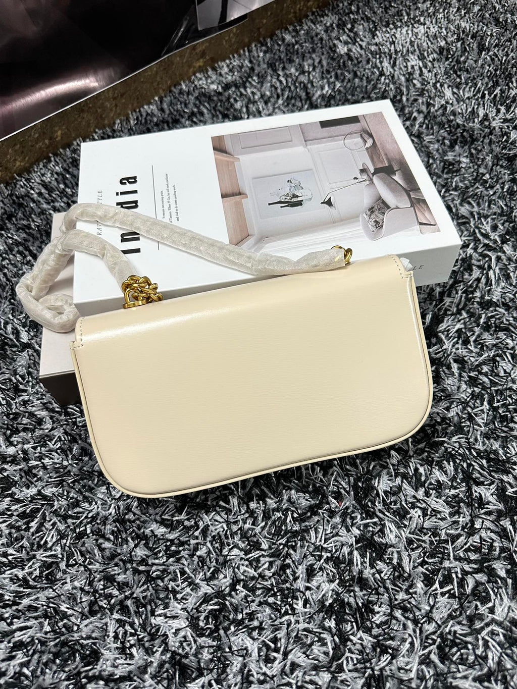 TRIPHOME 20 SAC À BANDOULIÈRE EN CUIR DE VACHE BLANC AVEC CHAÎNE