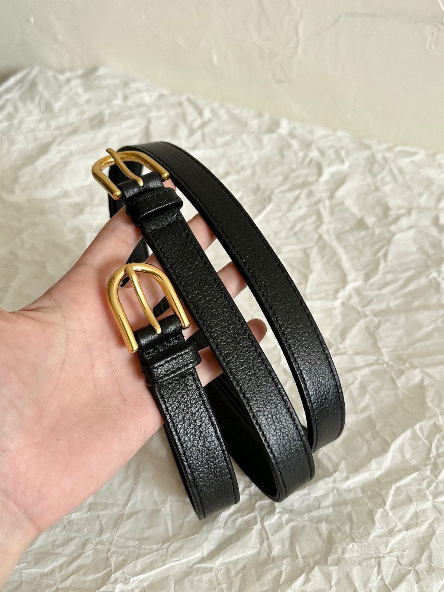 SAC À BANDOULIÈRE APHRODITE MOYEN 39 EN CUIR DE VEAU NOIR