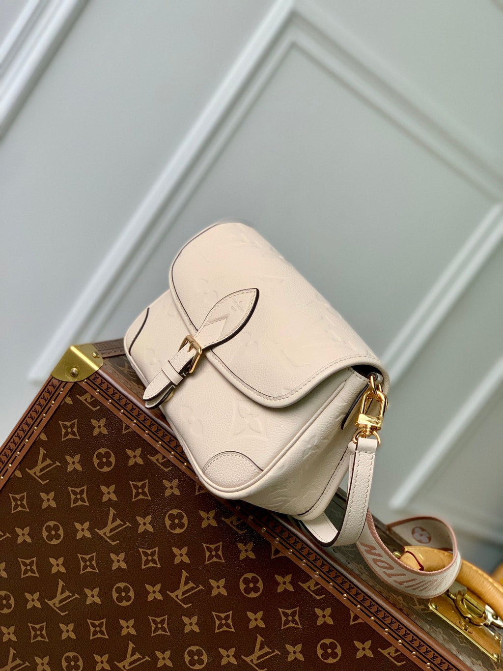 DIANE 24 CREAM MONOGRAM EMPREINTE LEATHER