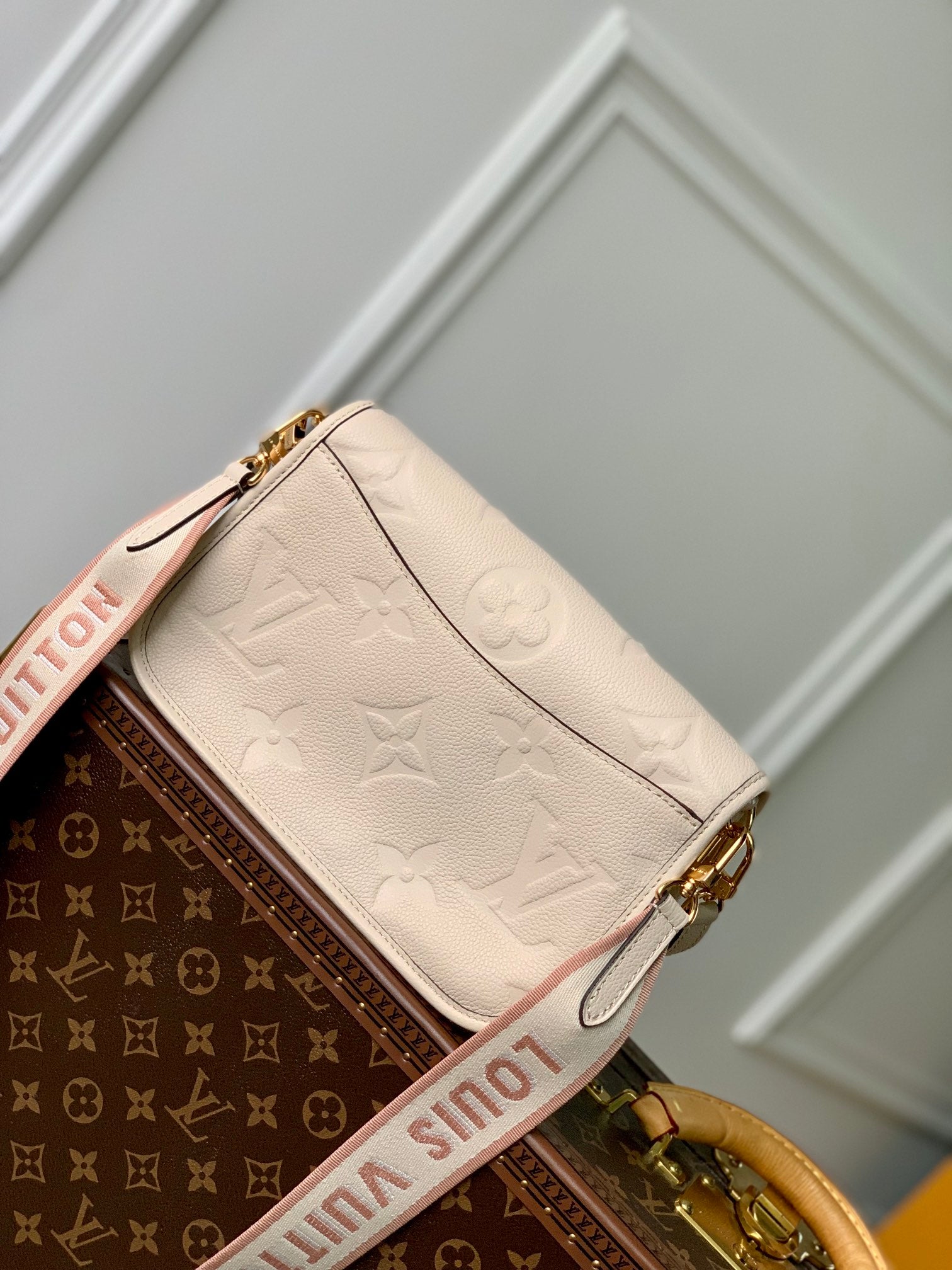 DIANE 24 CREAM MONOGRAM EMPREINTE LEATHER