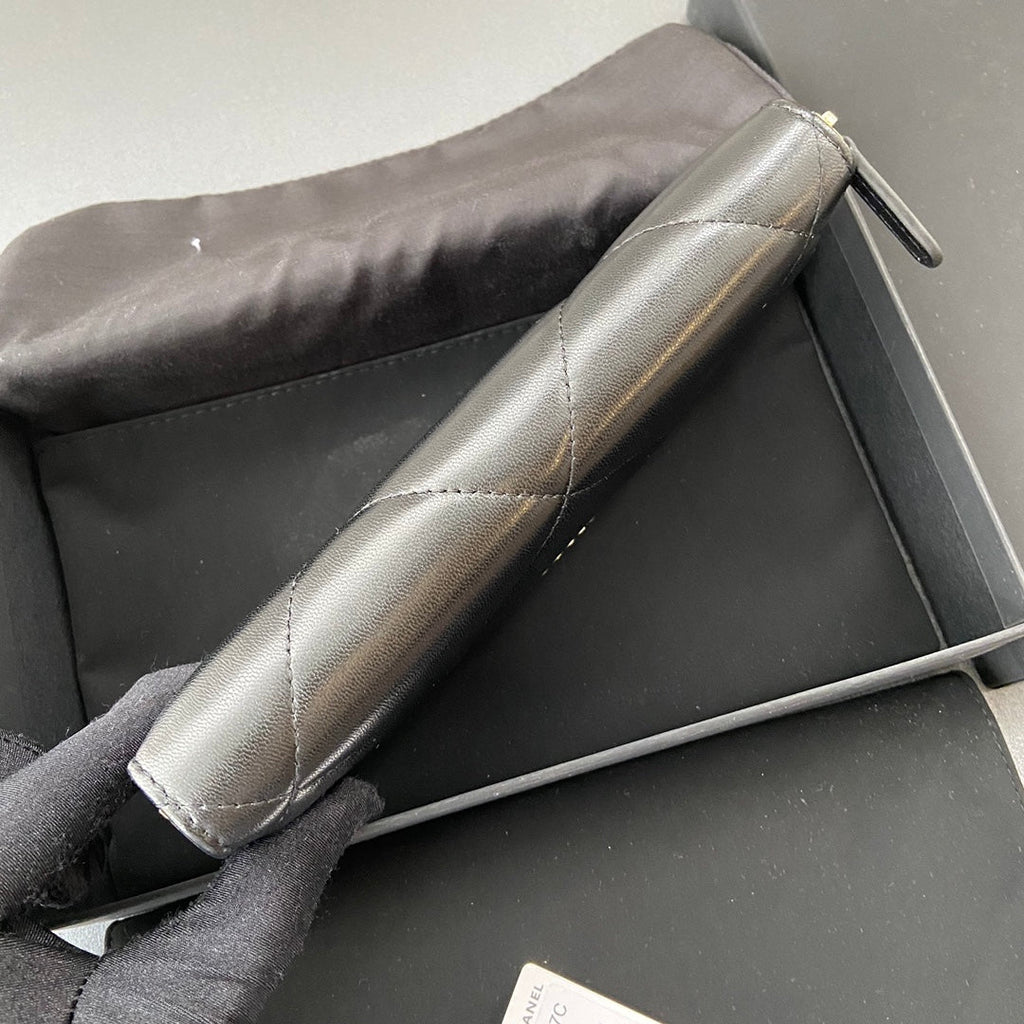 Portefeuille zippé CC 19 19 cm en cuir de veau noir