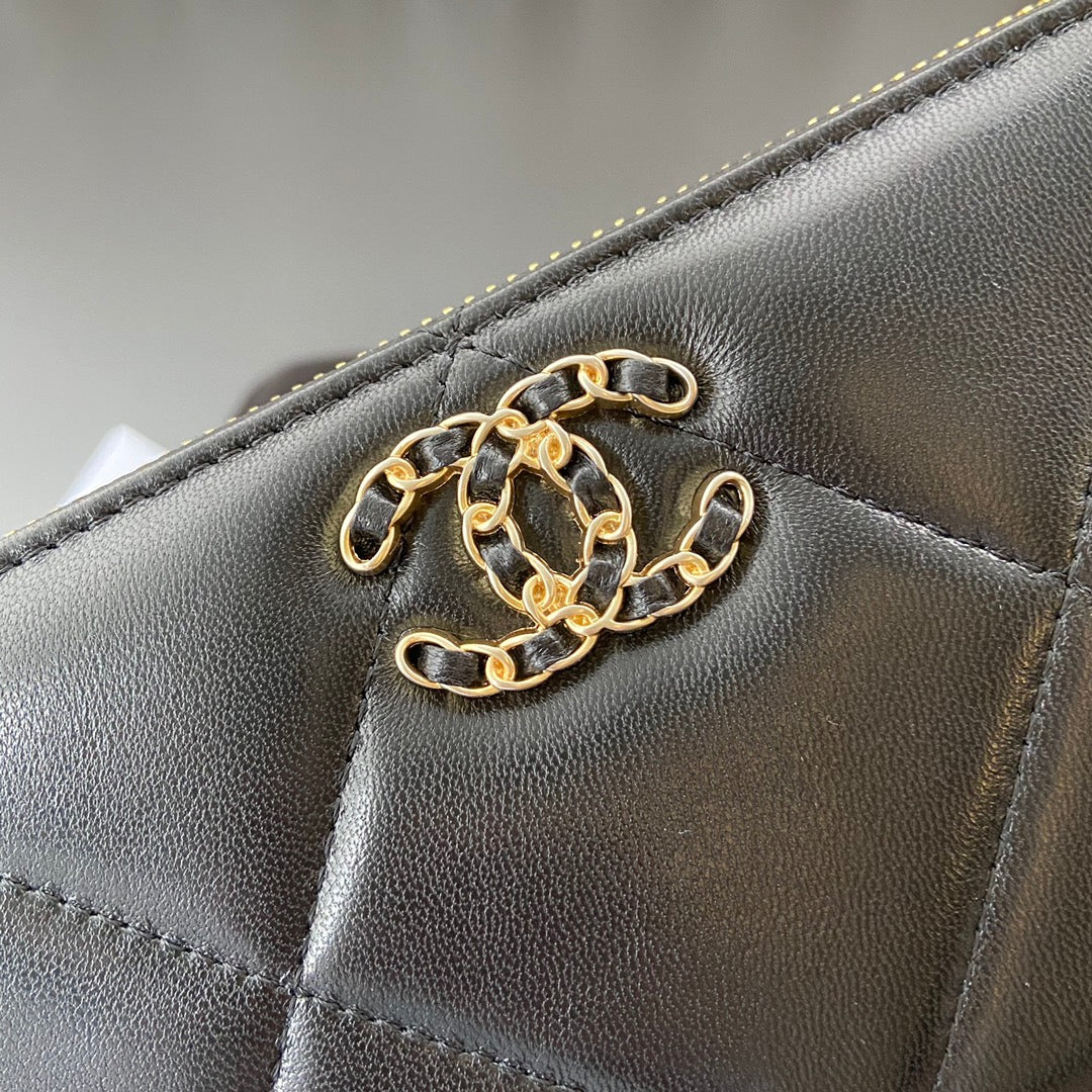 Portefeuille zippé CC 19 19 cm en cuir de veau noir