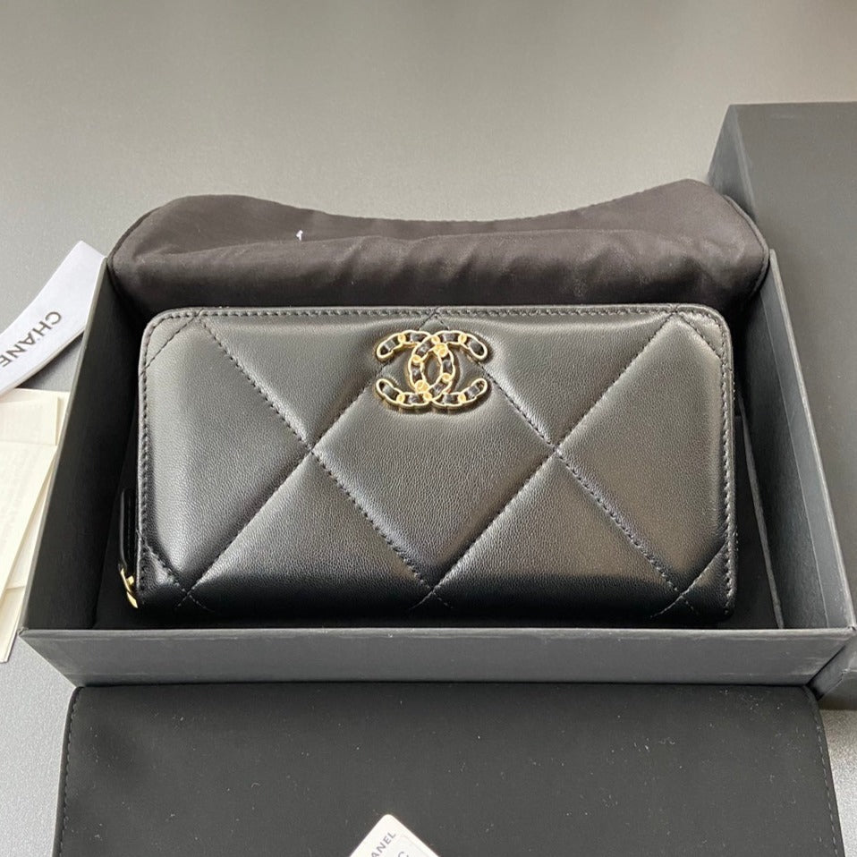 CC 19 ZIPPED WALLET 19.5CM BLACK CALFSKIN GOLD HARDWARE