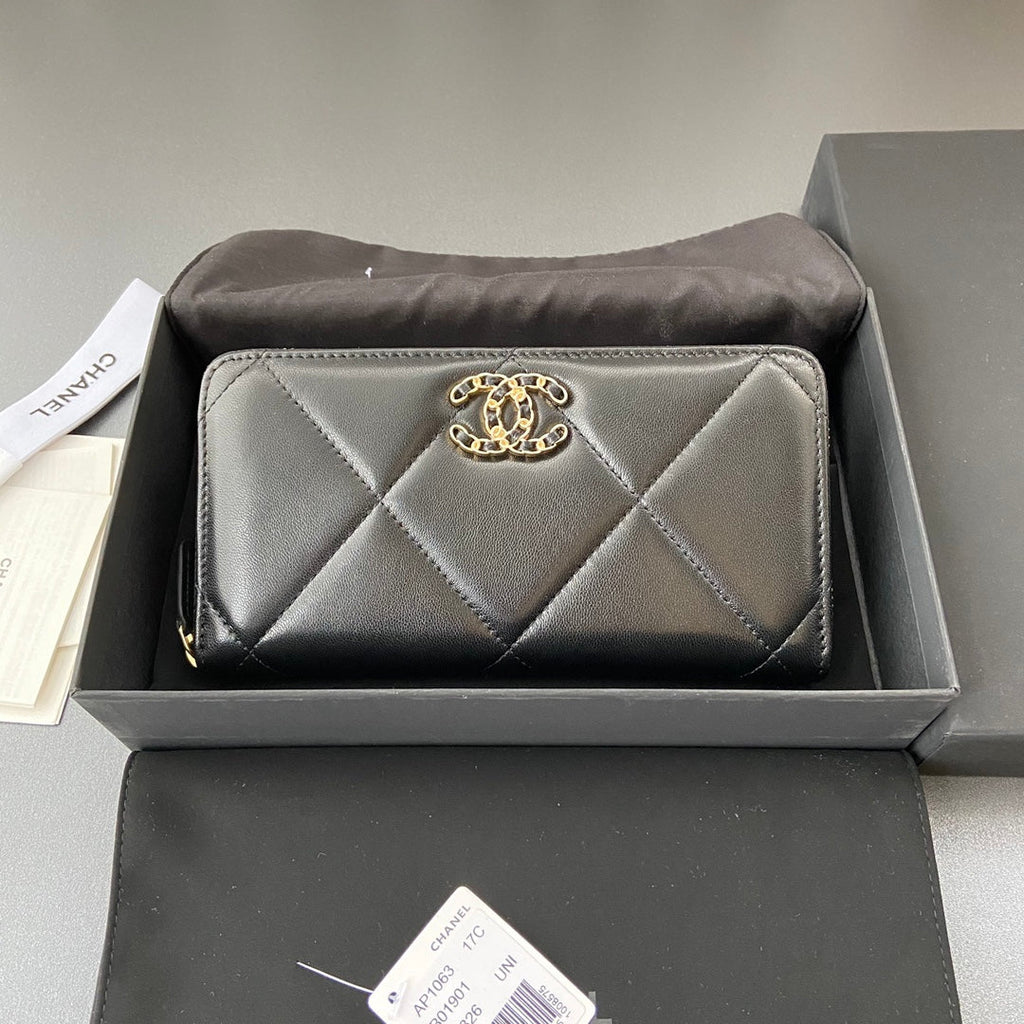 Portefeuille zippé CC 19 19 cm en cuir de veau noir