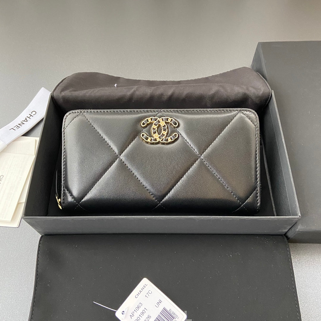 Portefeuille zippé CC 19 19 cm en cuir de veau noir