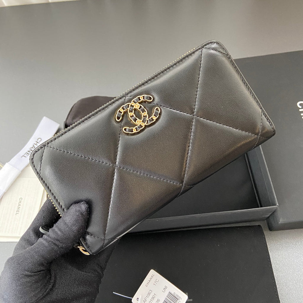 Portefeuille zippé CC 19 19 cm en cuir de veau noir