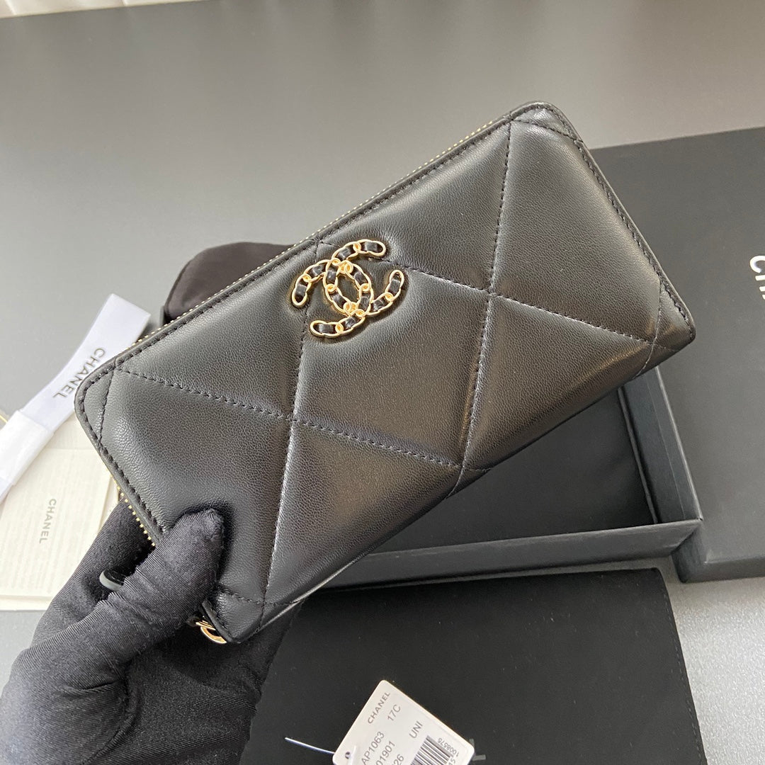 Portefeuille zippé CC 19 19 cm en cuir de veau noir