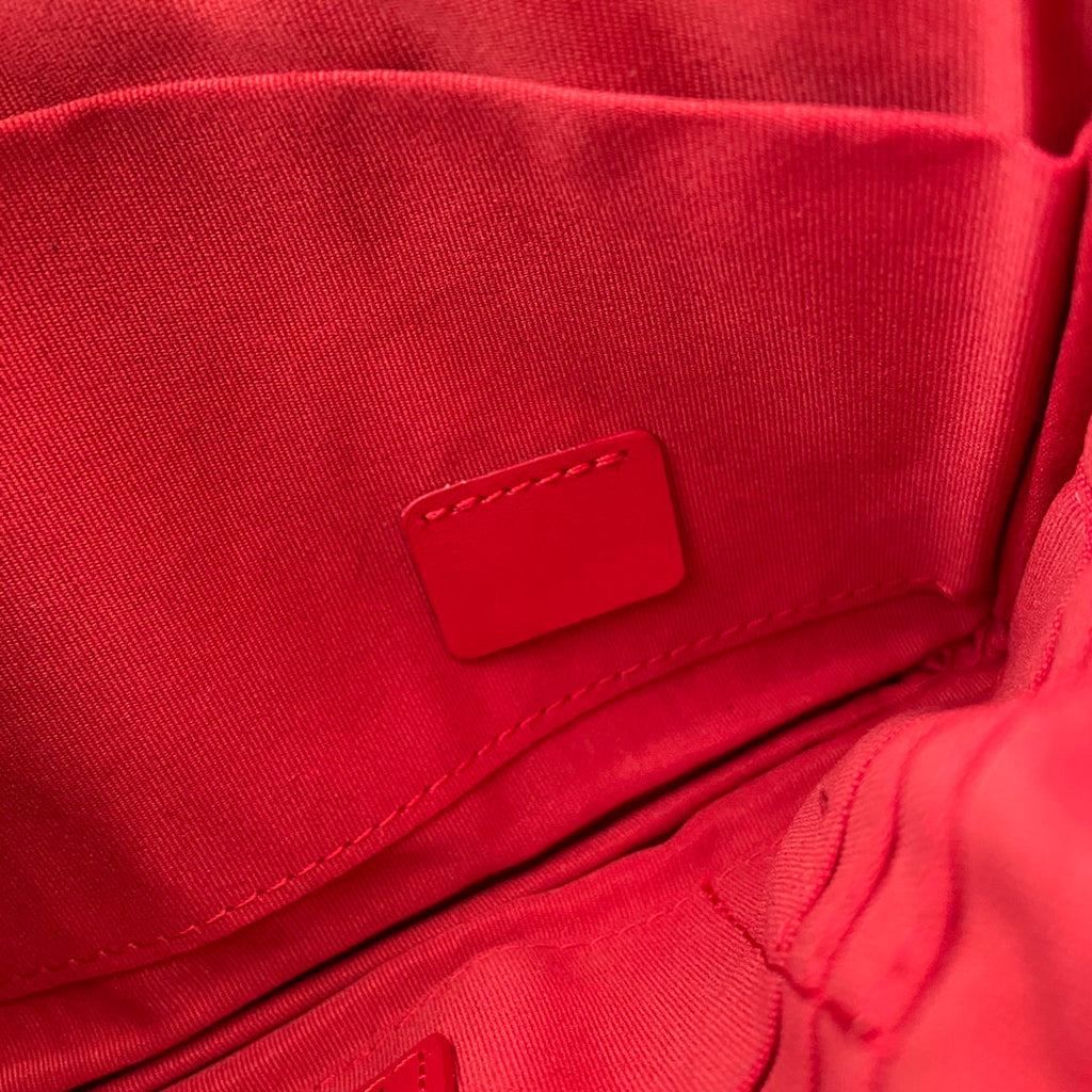 Pochette CC 19 20 cm en cuir de veau noir