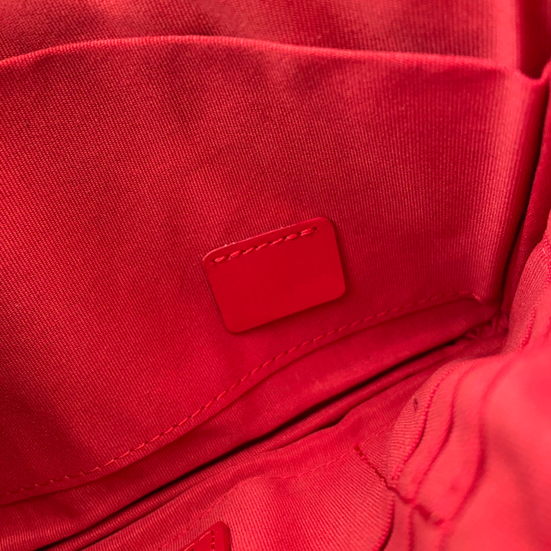 Pochette CC 19 20 cm en cuir de veau noir