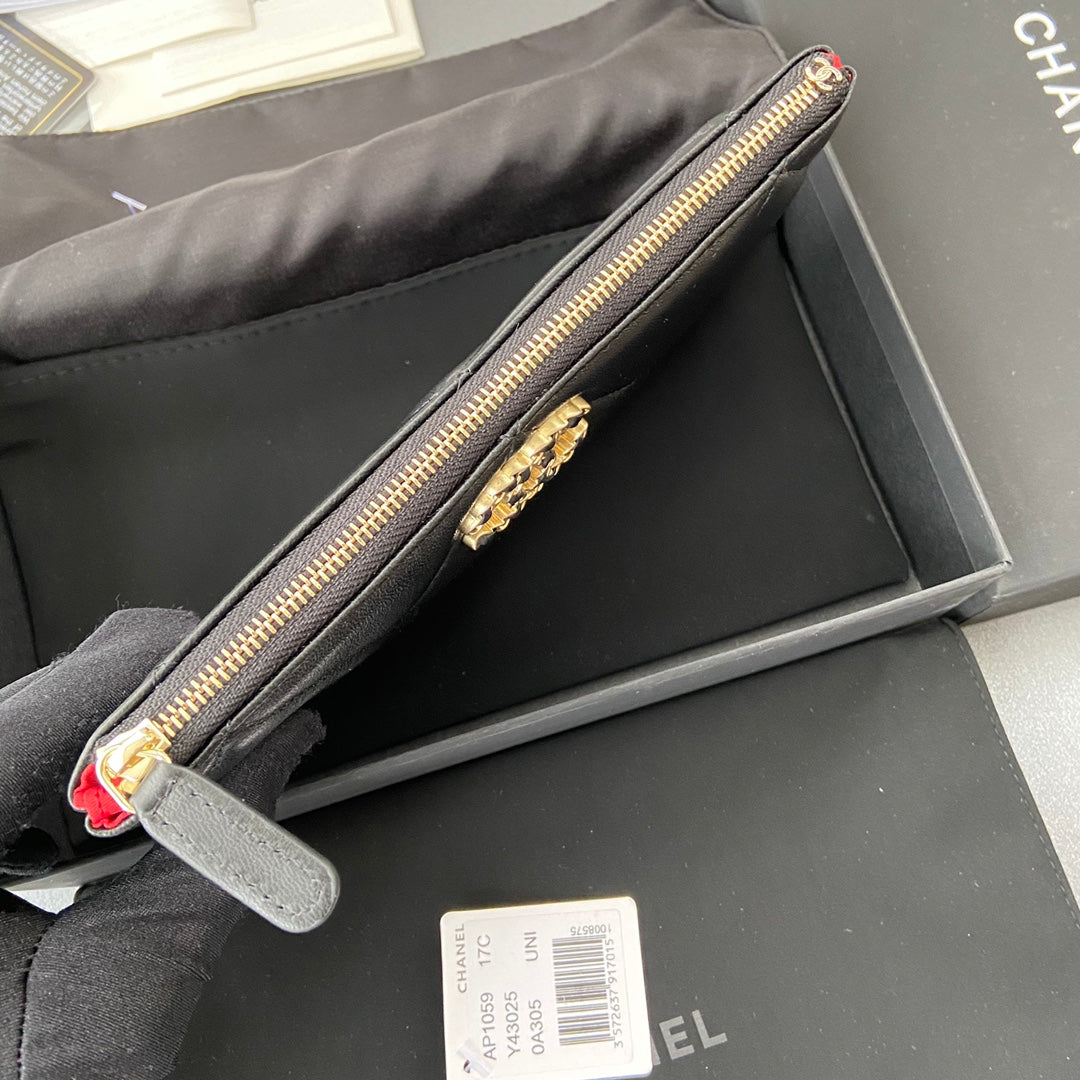 CC 19 ZIPPED WALLET 20CM BLACK CALFSKIN GOLD HARDWARE