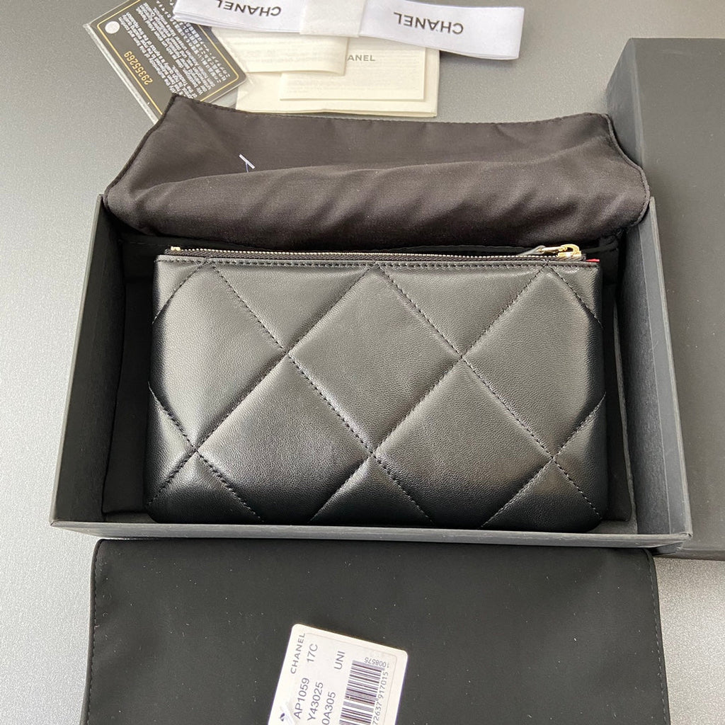 CC 19 ZIPPED WALLET 20CM BLACK CALFSKIN GOLD HARDWARE