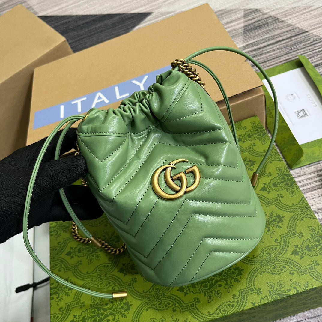 SAC SEAU GG MARMONT 17 EN CUIR DE VEAU VERT CLAIR