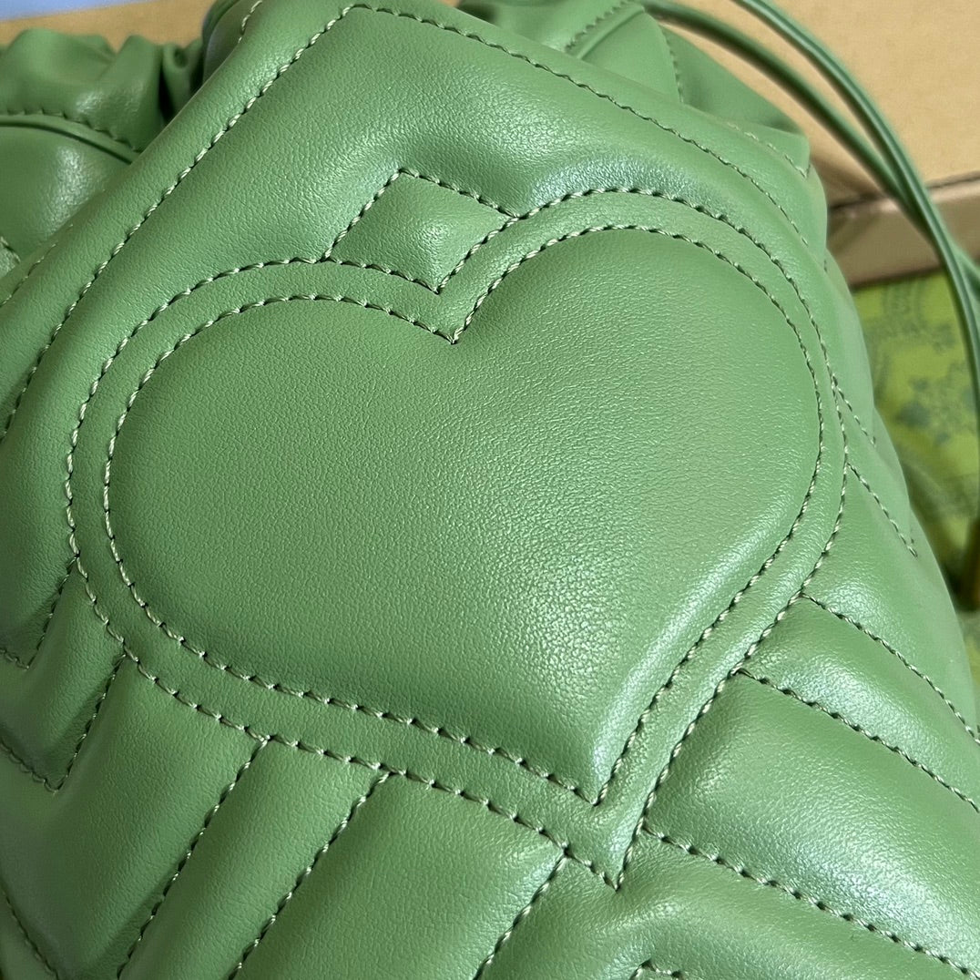 SAC SEAU GG MARMONT 17 EN CUIR DE VEAU VERT CLAIR