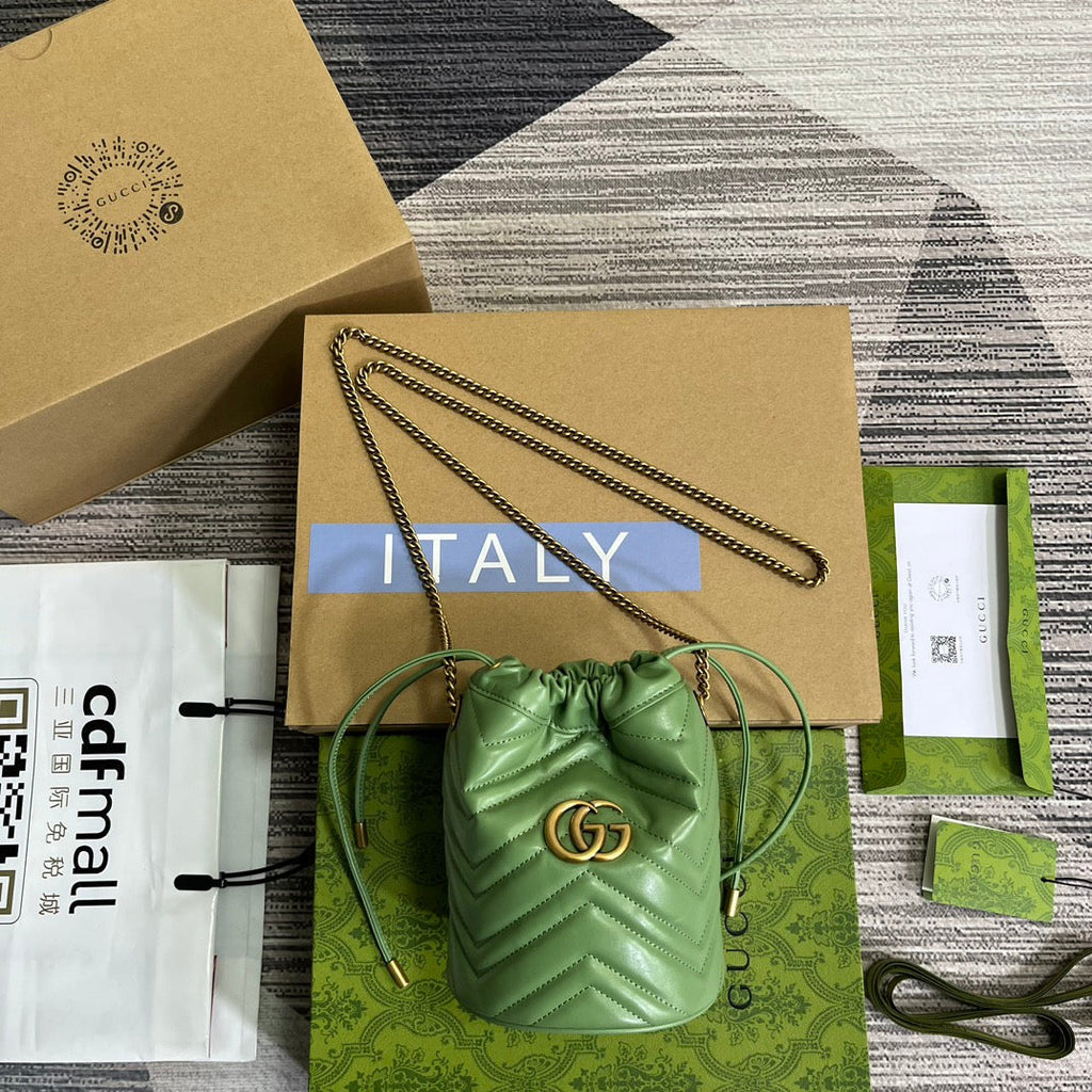 SAC SEAU GG MARMONT 17 EN CUIR DE VEAU VERT CLAIR