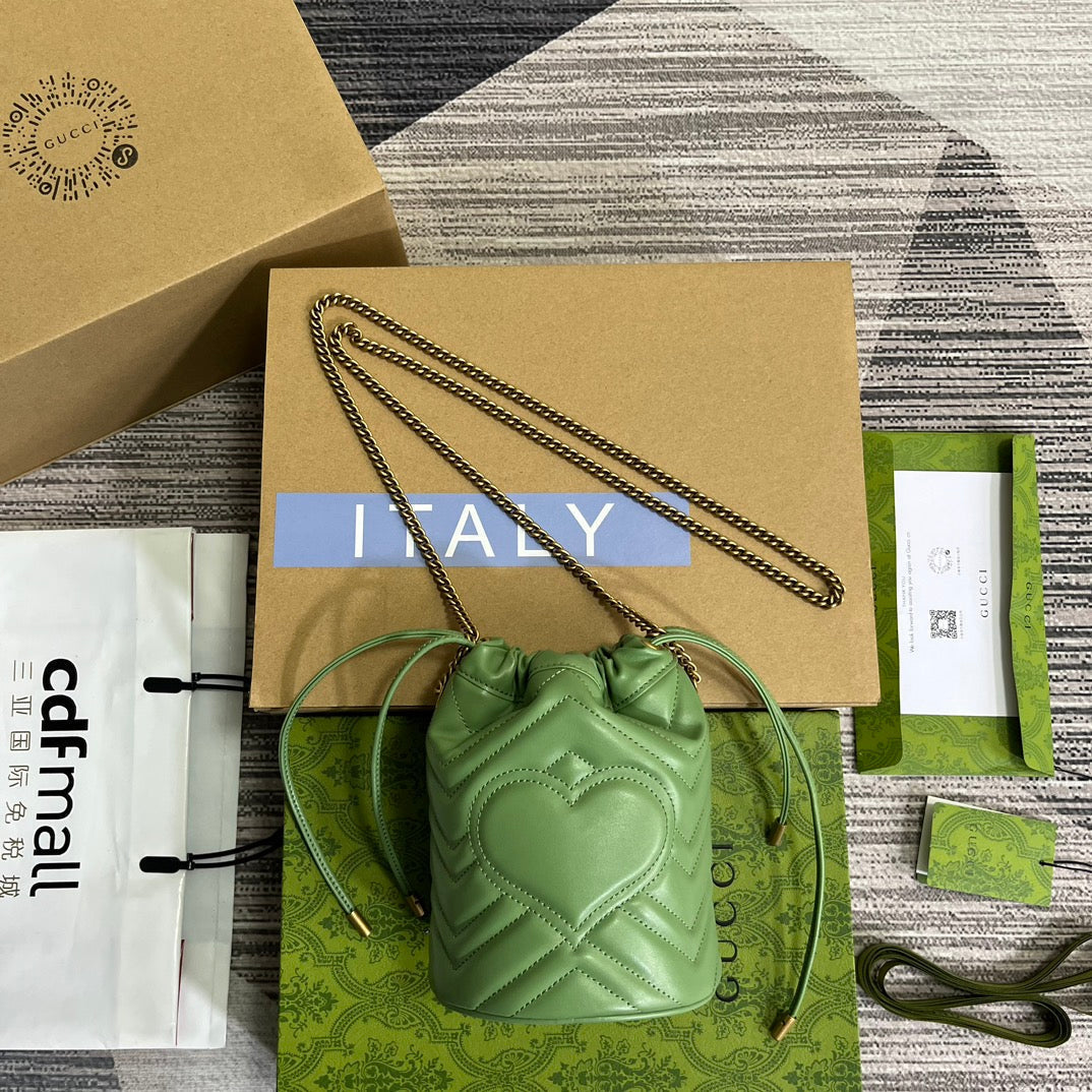 SAC SEAU GG MARMONT 17 EN CUIR DE VEAU VERT CLAIR
