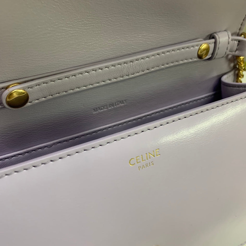PORTEFEUILLE SUR CHAÎNE MARGO 19 EN CUIR DE VEAU LISSE LILAS CLAIR, QUINCAILLERIE DORÉ