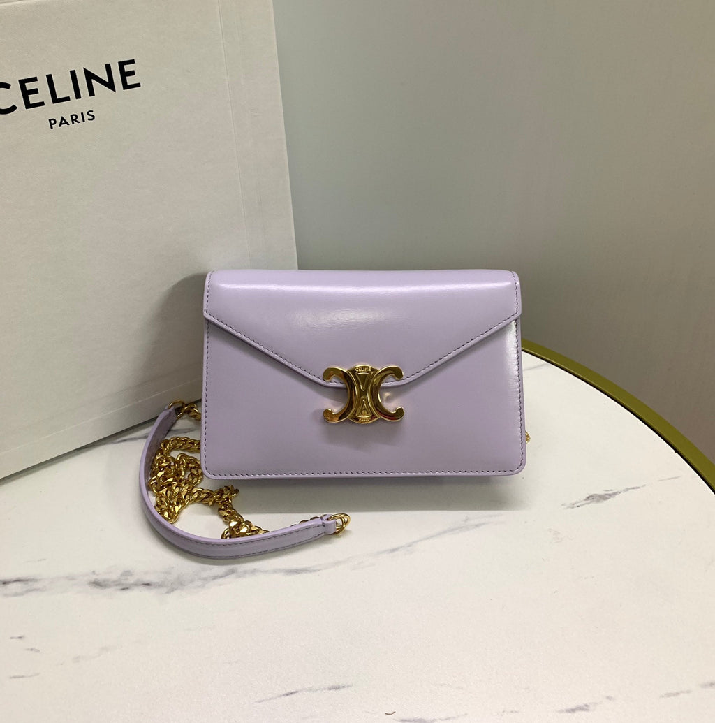 PORTEFEUILLE SUR CHAÎNE MARGO 19 EN CUIR DE VEAU LISSE LILAS CLAIR, QUINCAILLERIE DORÉ