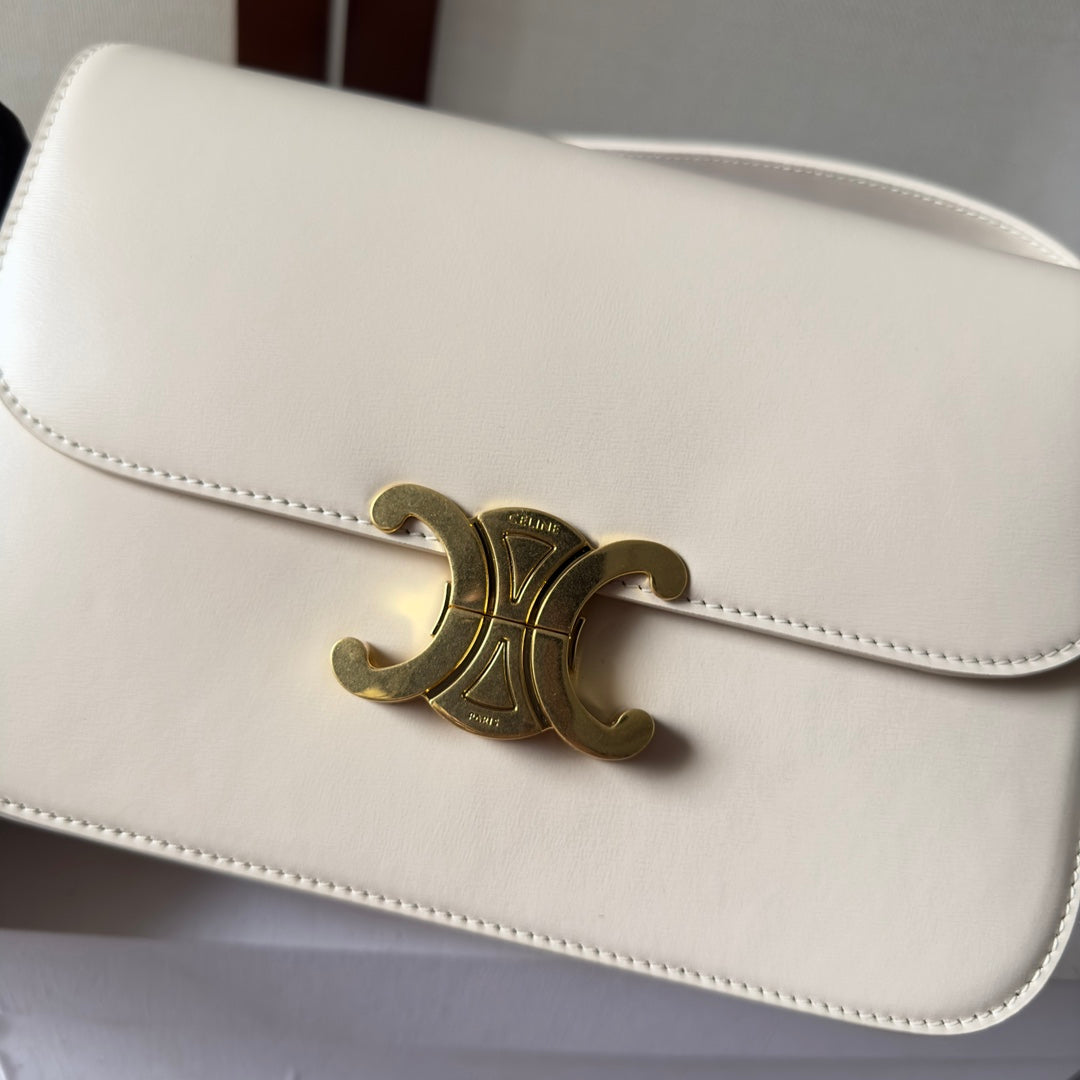 CLASSIQUE TRIOMPHE 22 CUIR DE VEAU CRÈME DORÉ