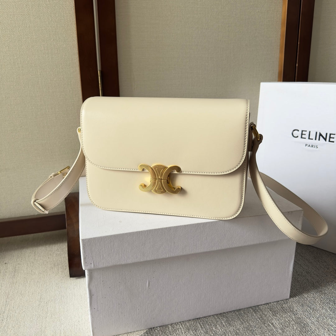 CLASSIQUE TRIOMPHE 22 CUIR DE VEAU CRÈME DORÉ