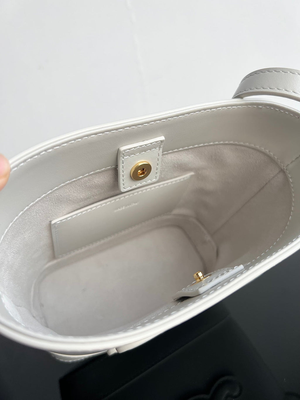 SAC SEAU CUIR TRIPHOME 19 EN CUIR DE VEAU LISSE BLANC